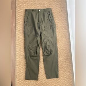 Icebreaker women’s merino Cargo Pants in Olive